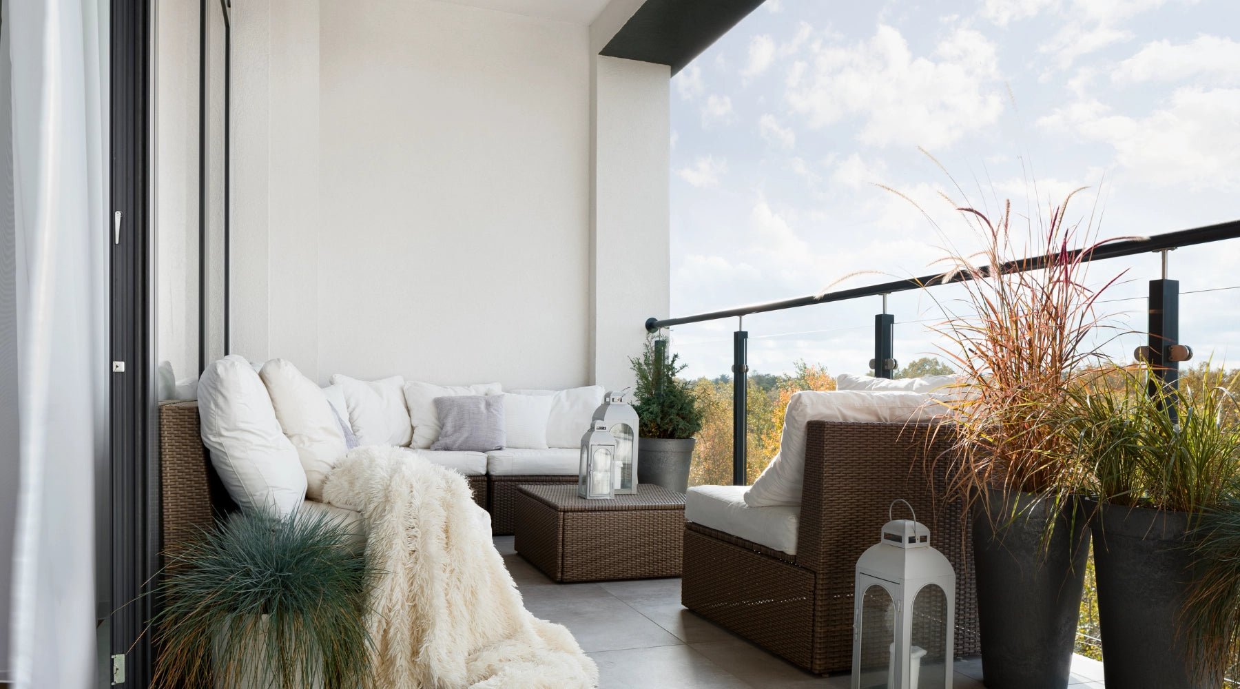 5 Quick Tips to Turn Your Apartment Balcony into Your Outdoor Haven - Views Balcony Bar | Turn your Balcony into a Bar!