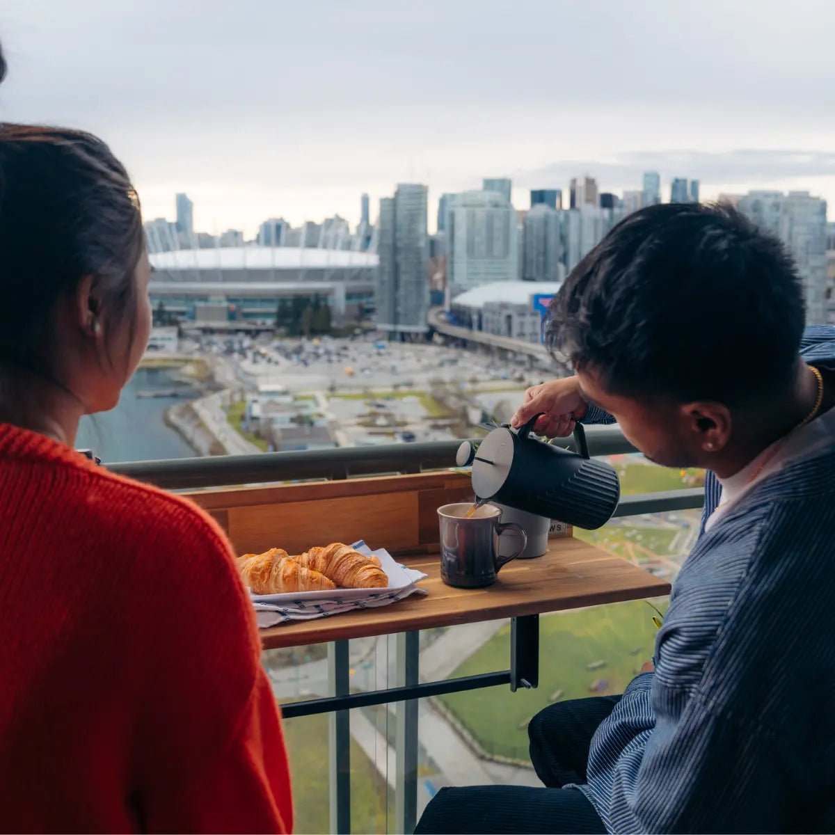 Views Balcony Bar (3Ft) breakfast and coffee with a view of city